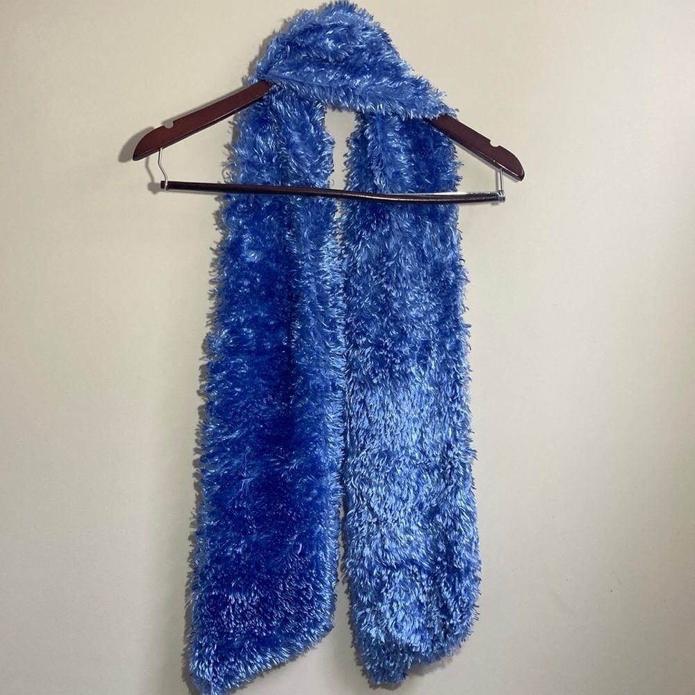 Women’s fuzzy scarf One Size